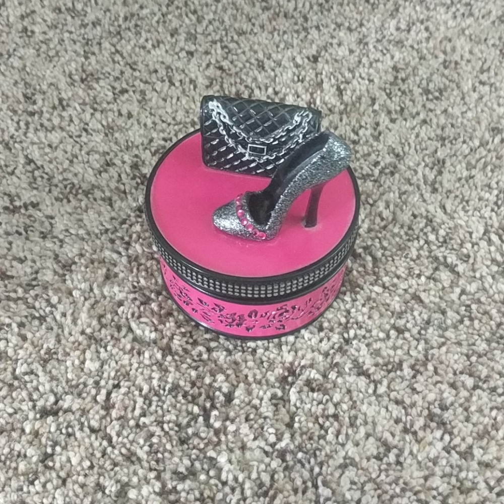 Small jewelry holder